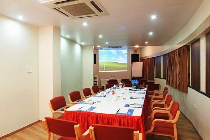 Sahil Sarovar Portico โลนาวาลา ร้านอาหาร รูปภาพ