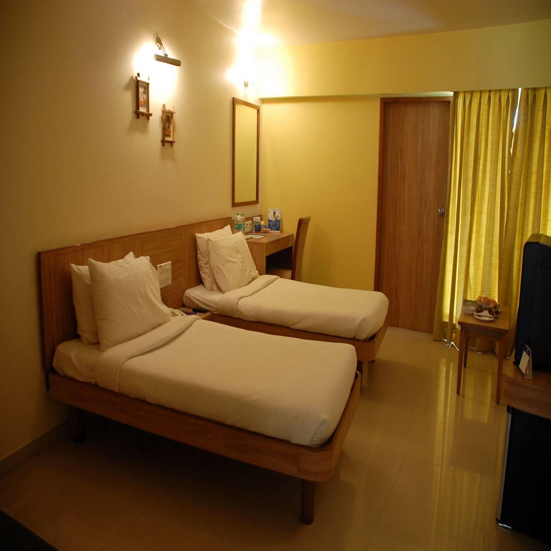 Sahil Sarovar Portico โลนาวาลา ภายนอก รูปภาพ