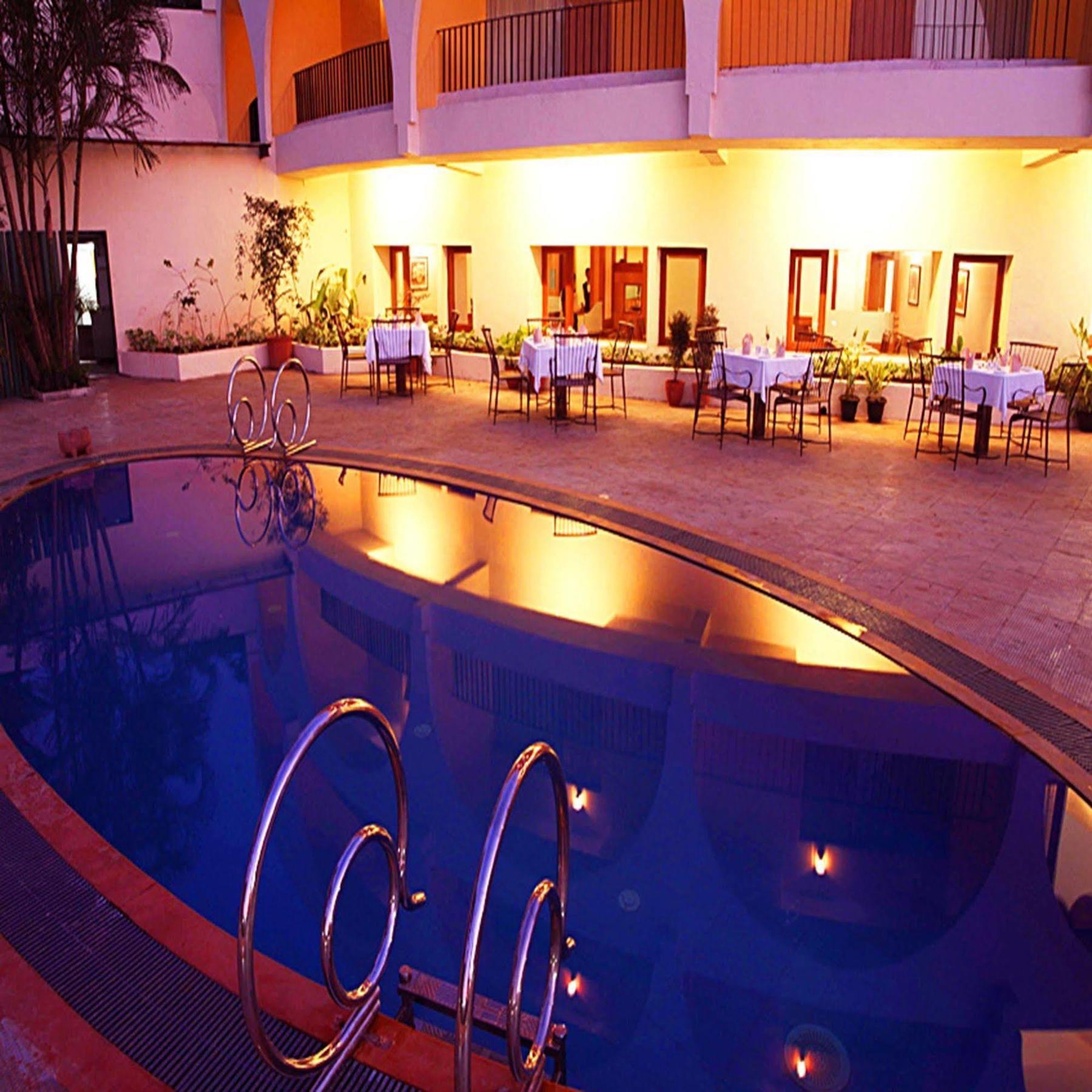 Sahil Sarovar Portico โลนาวาลา ภายนอก รูปภาพ