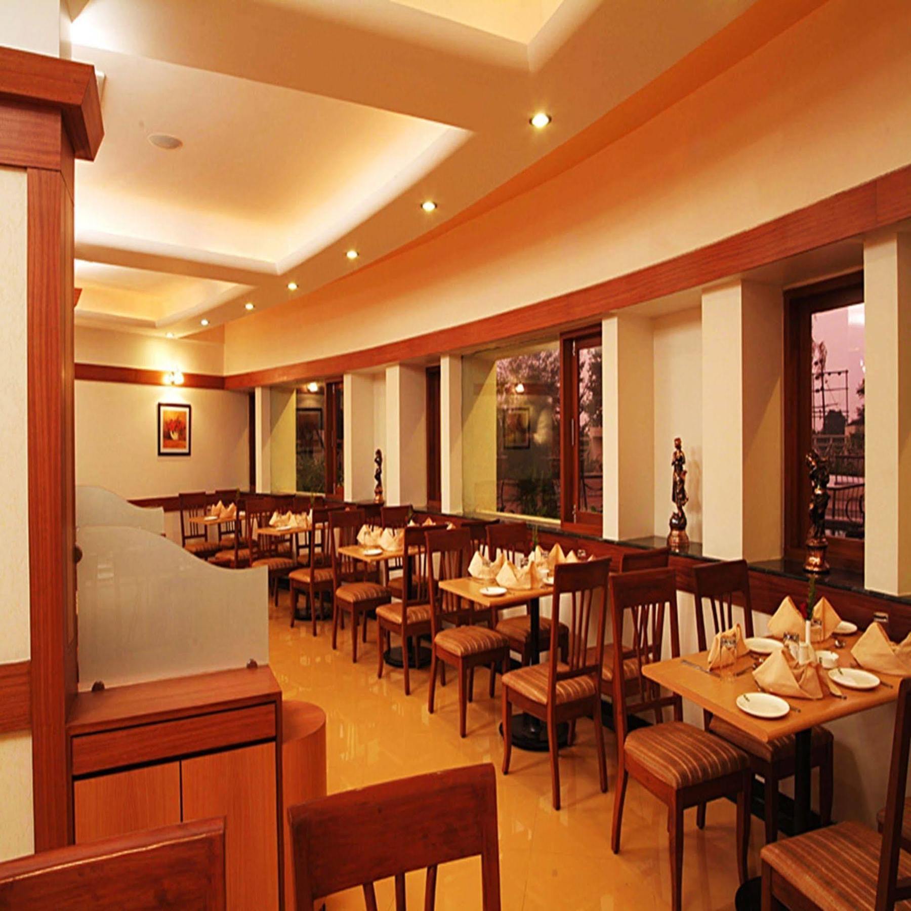 Sahil Sarovar Portico โลนาวาลา ภายนอก รูปภาพ