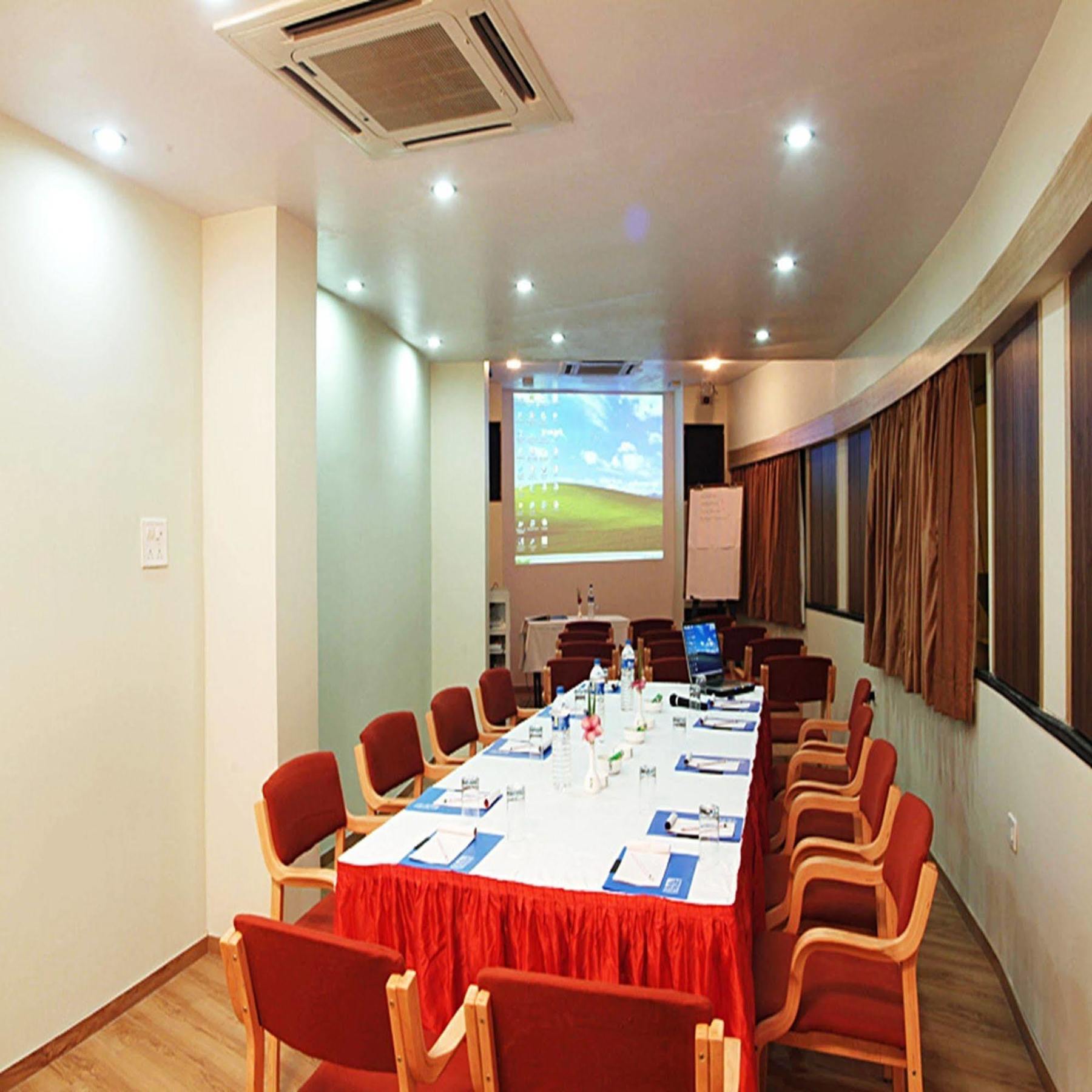 Sahil Sarovar Portico โลนาวาลา ภายนอก รูปภาพ