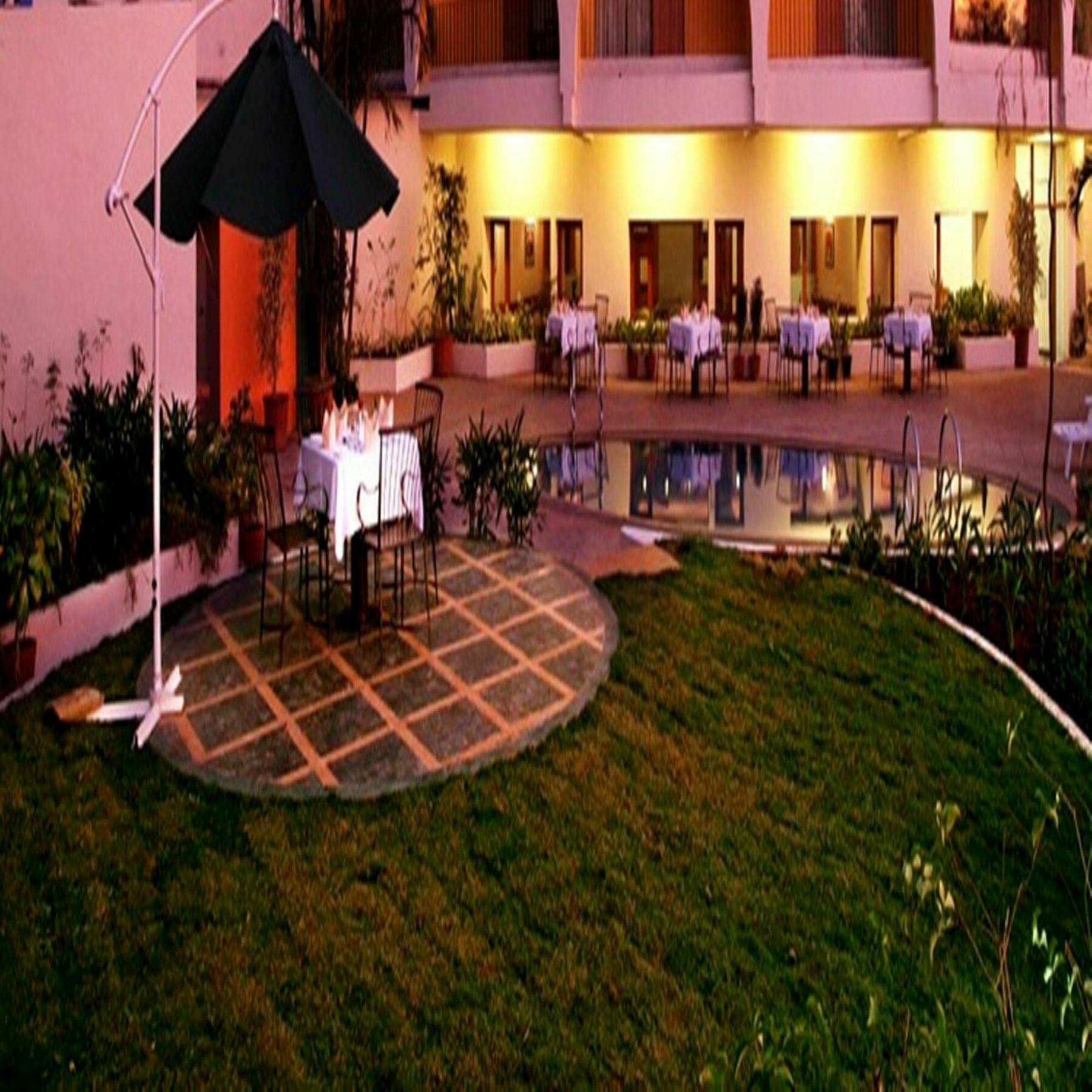 Sahil Sarovar Portico โลนาวาลา ภายนอก รูปภาพ